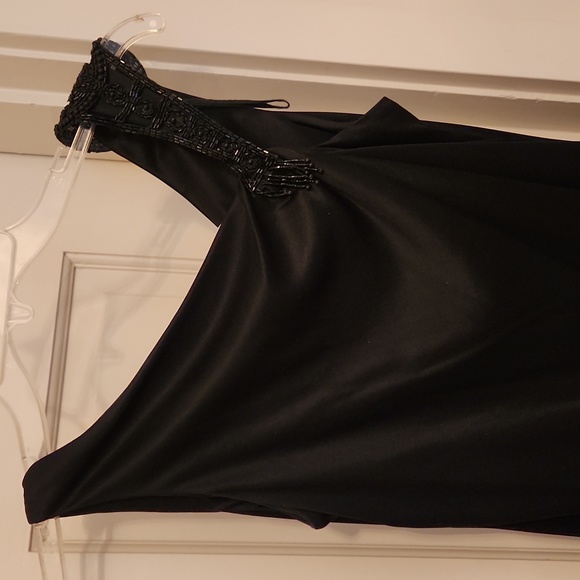 NEW. LADIES LONG BLACK EVENING DRESS.  INTRICATE BEADING-LEFT SHOULDER.  SIZE 10 - Picture 3 of 6